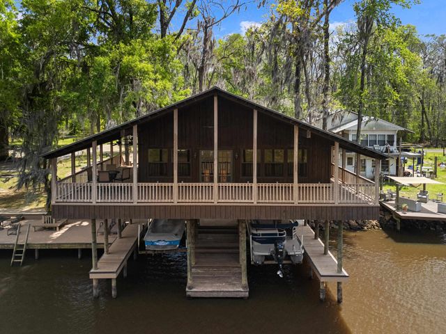 5119 Cypress Village Rd, Karnack, TX 75661