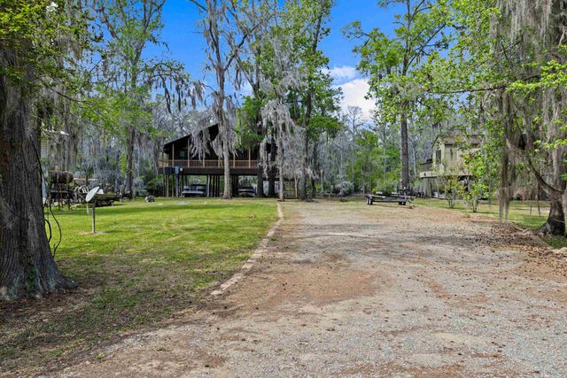 5119 Cypress Village Rd, Karnack, TX 75661