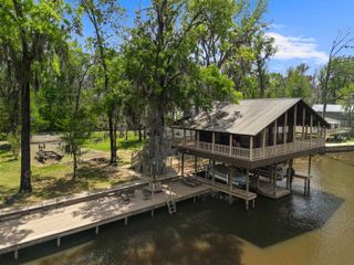 5119 Cypress Village Rd, Karnack, TX 75661
