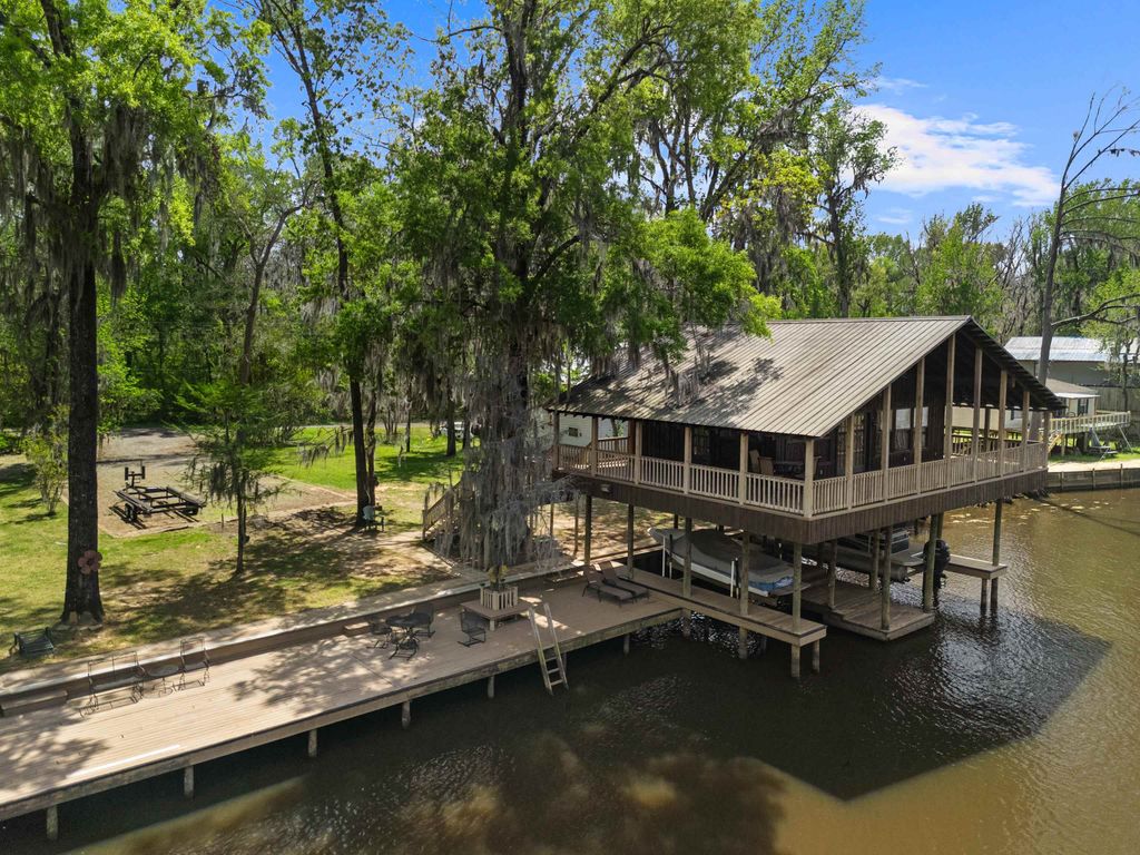 5119 Cypress Village Rd, Karnack, TX 75661
