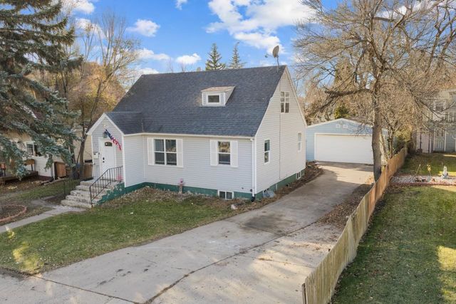 705 9th St. NE, Minot, ND 58703