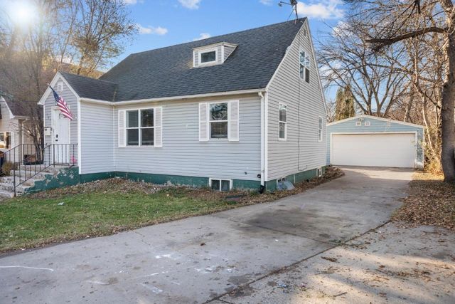 705 9th St. NE, Minot, ND 58703