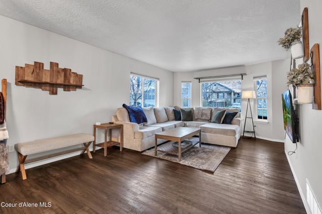 1055 E Warm Springs Ave, Post Falls, ID 83854