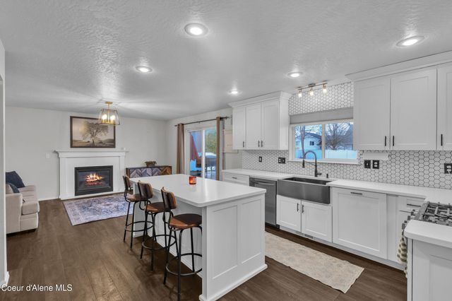 1055 E Warm Springs Ave, Post Falls, ID 83854