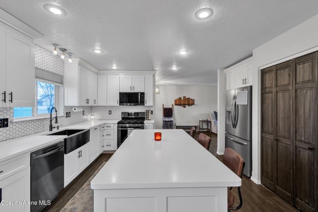 1055 E Warm Springs Ave, Post Falls, ID 83854