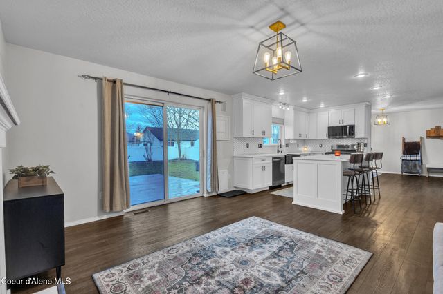 1055 E Warm Springs Ave, Post Falls, ID 83854