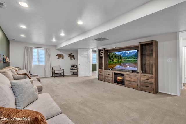 1055 E Warm Springs Ave, Post Falls, ID 83854