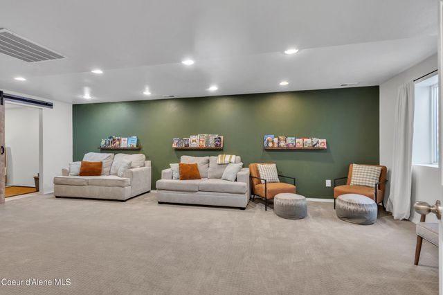 1055 E Warm Springs Ave, Post Falls, ID 83854