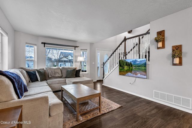 1055 E Warm Springs Ave, Post Falls, ID 83854