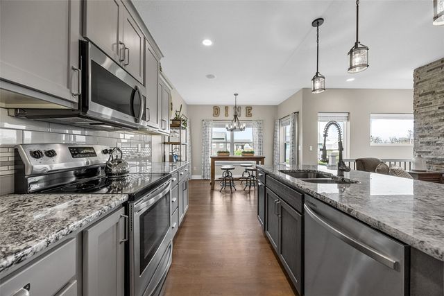 1558 Settlers Dr, Marion, IA 52302