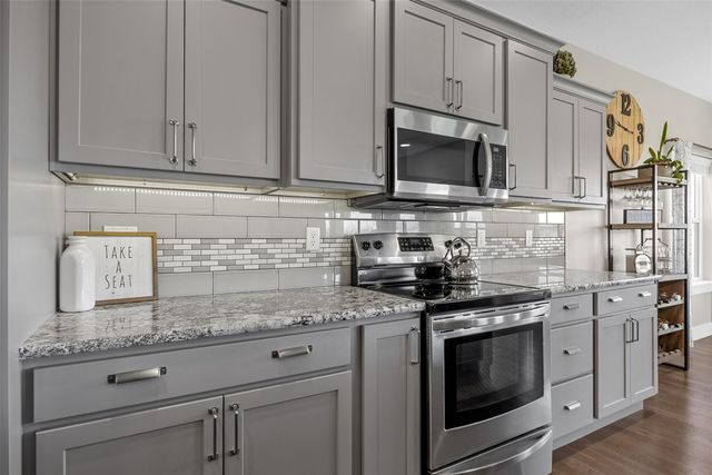 1558 Settlers Dr, Marion, IA 52302