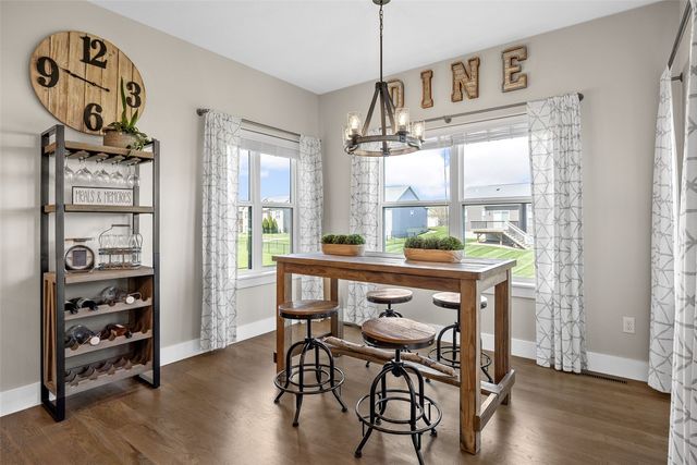1558 Settlers Dr, Marion, IA 52302