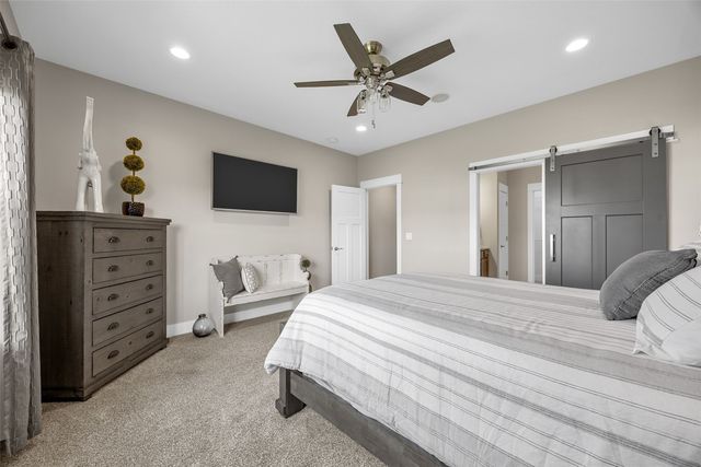 1558 Settlers Dr, Marion, IA 52302