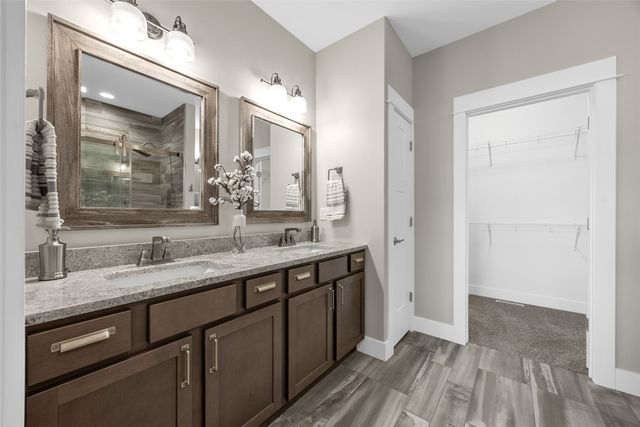1558 Settlers Dr, Marion, IA 52302