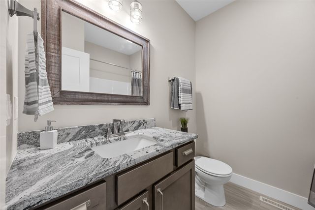 1558 Settlers Dr, Marion, IA 52302