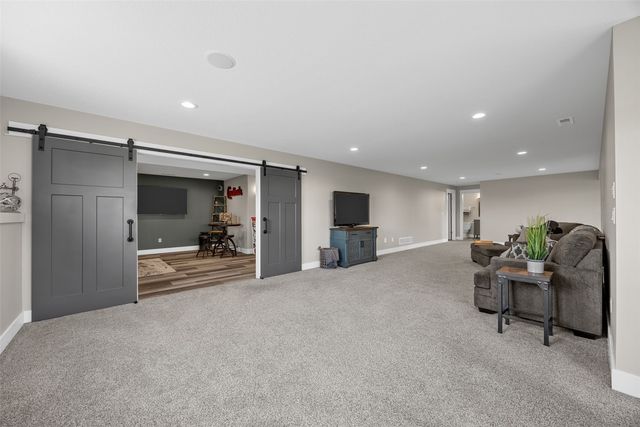 1558 Settlers Dr, Marion, IA 52302