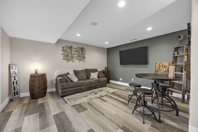 1558 Settlers Dr, Marion, IA 52302