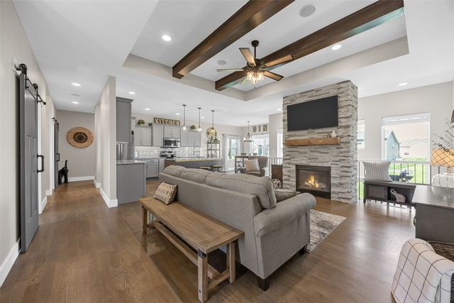 1558 Settlers Dr, Marion, IA 52302