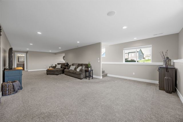 1558 Settlers Dr, Marion, IA 52302