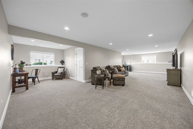 1558 Settlers Dr, Marion, IA 52302