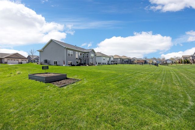 1558 Settlers Dr, Marion, IA 52302