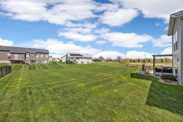1558 Settlers Dr, Marion, IA 52302
