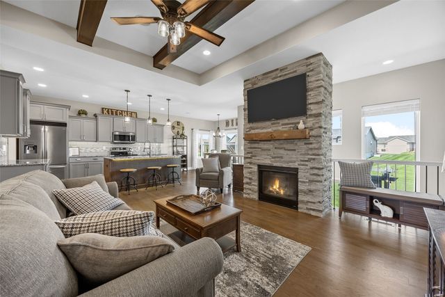 1558 Settlers Dr, Marion, IA 52302