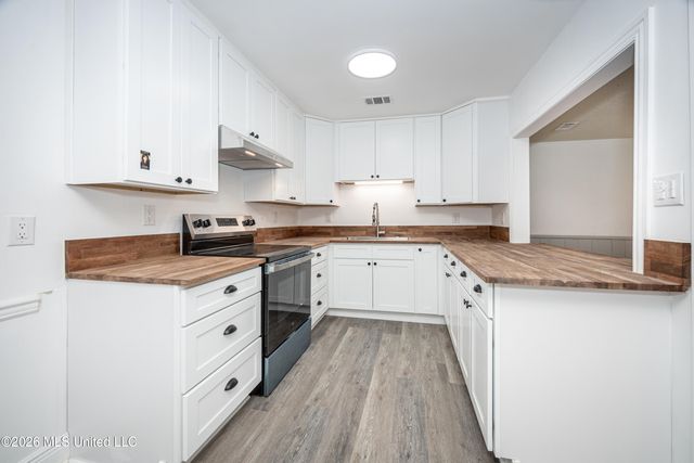 3036 Woodlawn Avenue, Moss Point, MS 39563