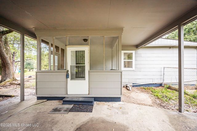 3036 Woodlawn Avenue, Moss Point, MS 39563