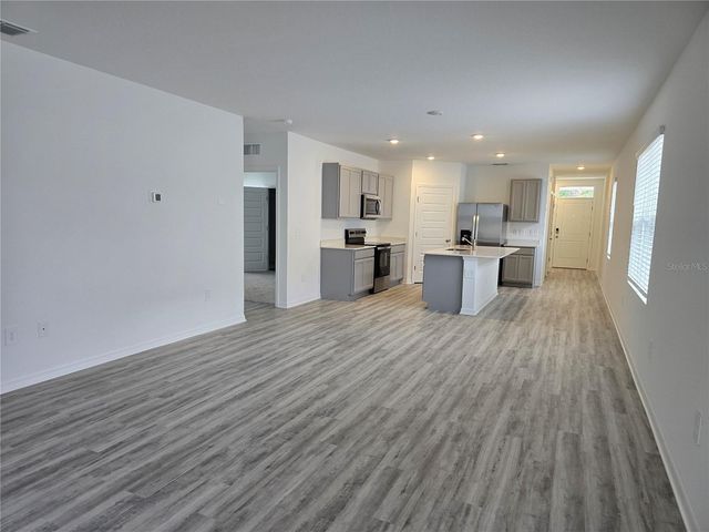 8411 MADRID STREET, Lakeland, FL 33810