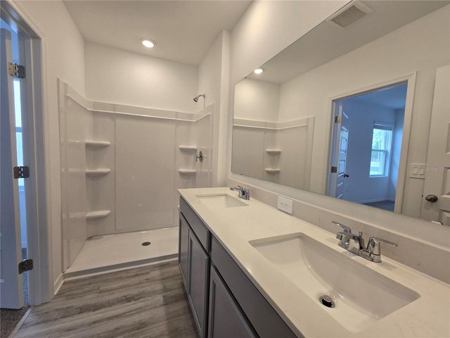 8411 MADRID STREET, Lakeland, FL 33810