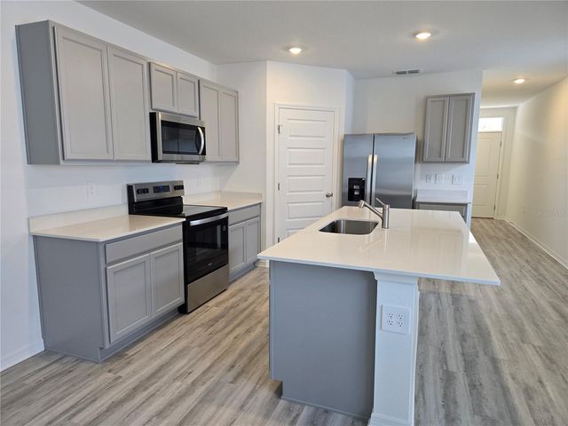 8411 MADRID STREET, Lakeland, FL 33810