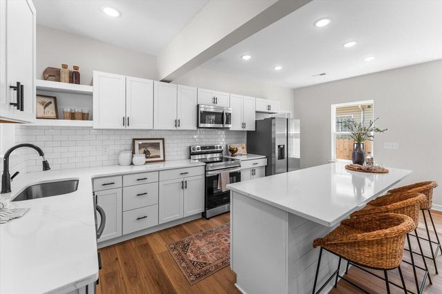 2310 E 17th Street, Chattanooga, TN 37404