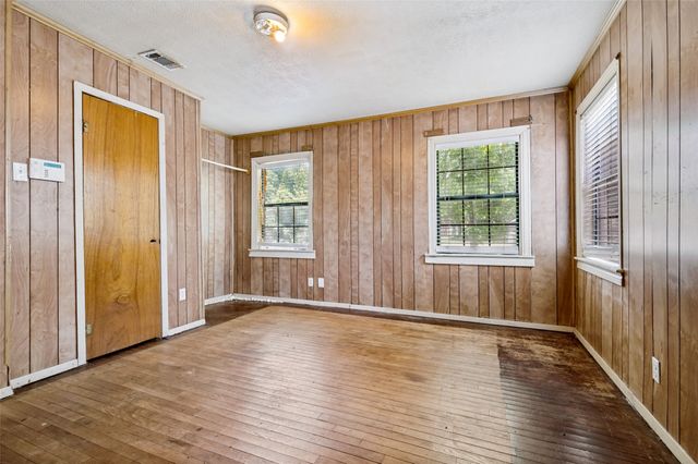 1343 E Ann Arbor Avenue, Dallas, TX 75216