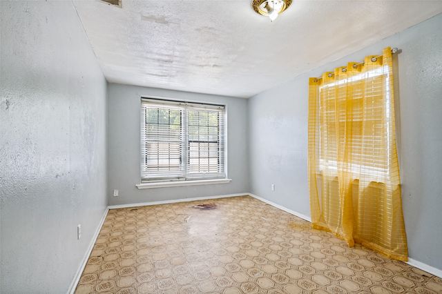 1343 E Ann Arbor Avenue, Dallas, TX 75216