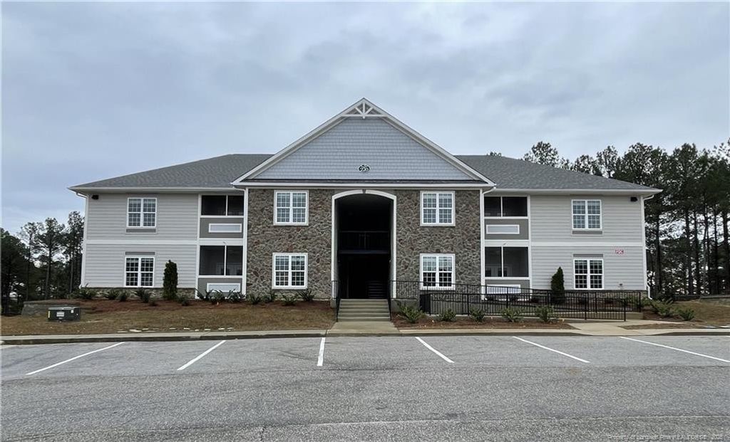 220 Gallery Drive 201, Spring Lake, NC 28390