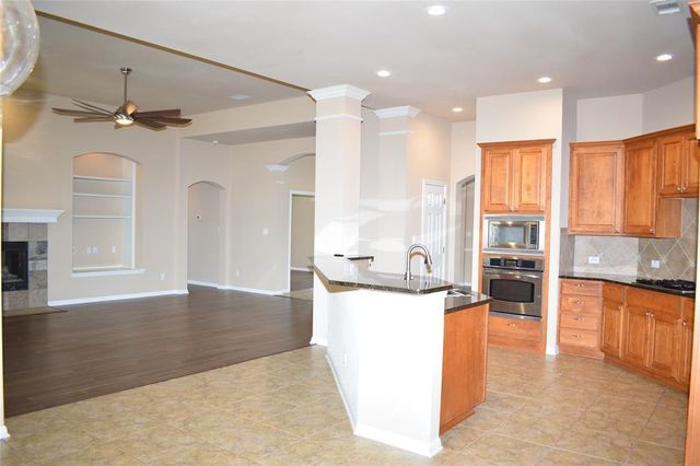 7233 Via Dono DR, Austin, TX 78749