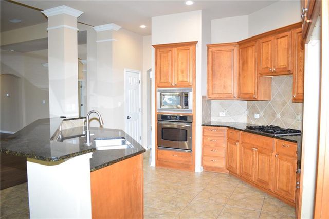 7233 Via Dono DR, Austin, TX 78749