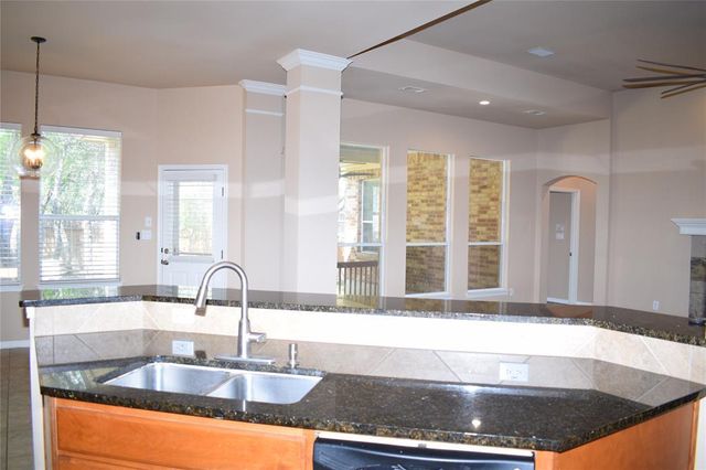 7233 Via Dono DR, Austin, TX 78749