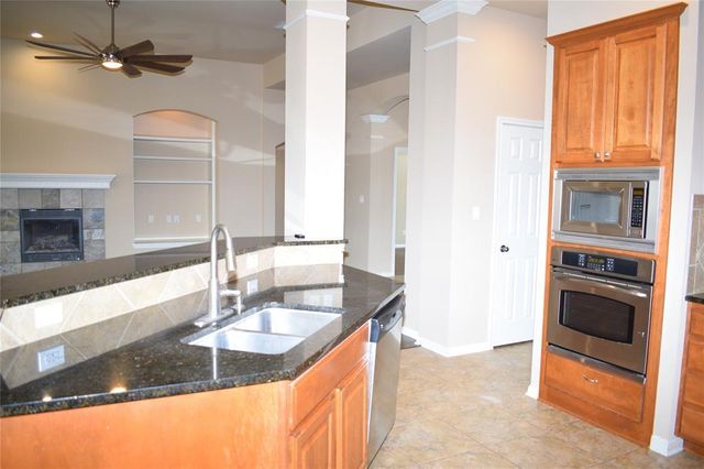 7233 Via Dono DR, Austin, TX 78749