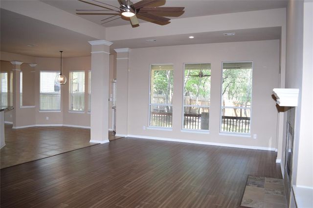 7233 Via Dono DR, Austin, TX 78749