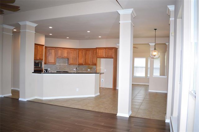 7233 Via Dono DR, Austin, TX 78749