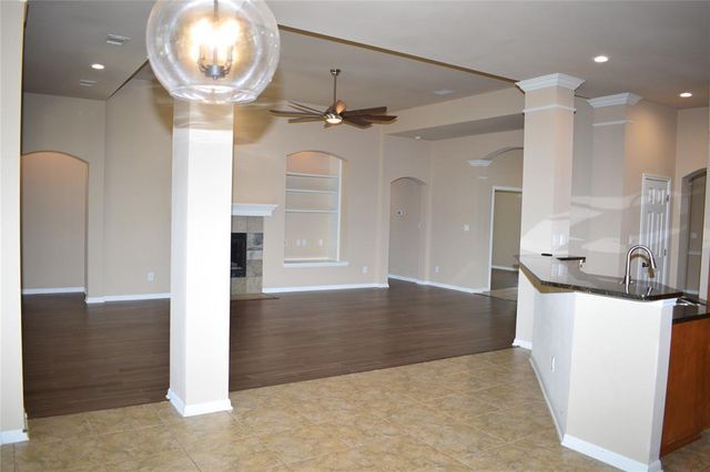 7233 Via Dono DR, Austin, TX 78749