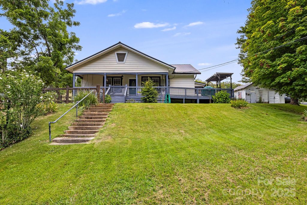29 Ponder Street, Mars Hill, NC 28754