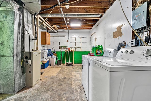 8534 Brubaker DR, Roanoke, VA 24019