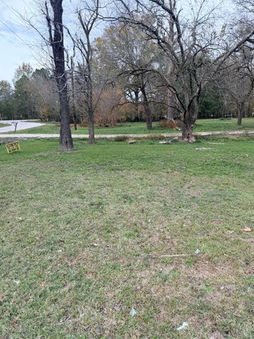 44 Caney Creek Drive, Huntsville, TX 77320