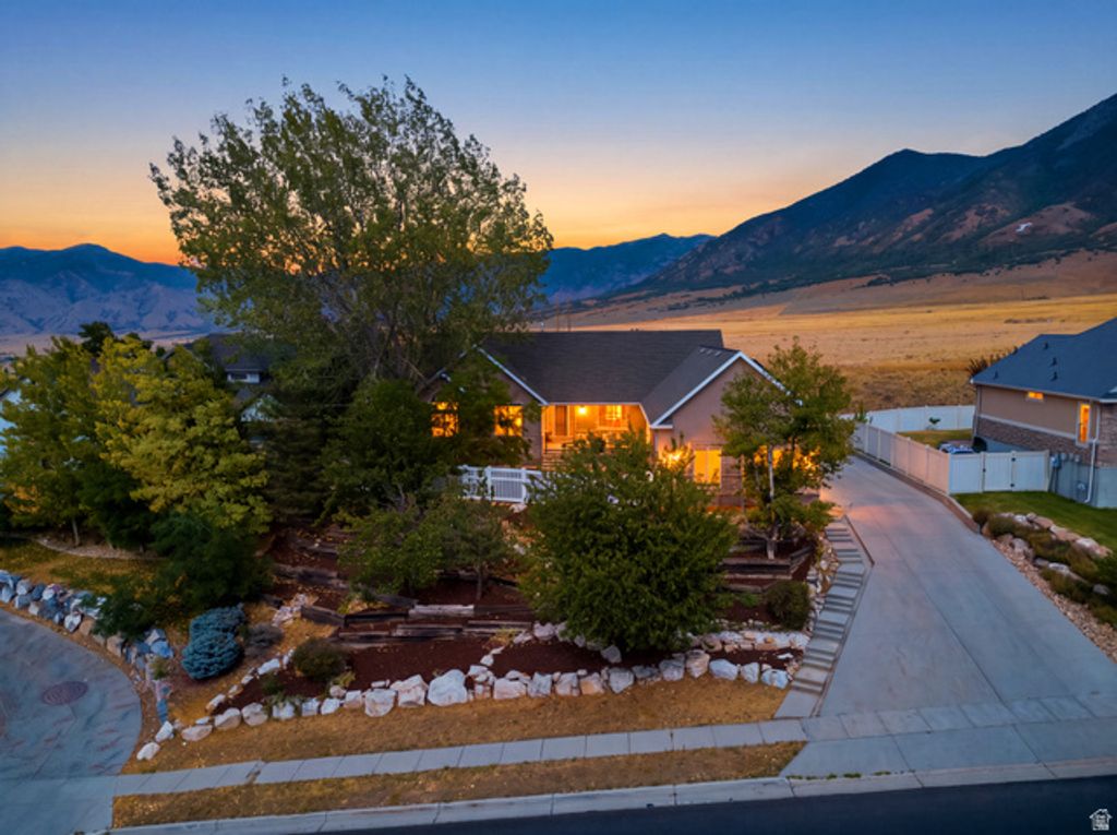 99 S BENCHVIEW DR, Tooele, UT 84074 — photo 2