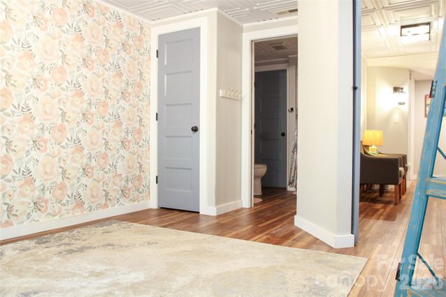 7947 Lakeview Drive, Denver, NC 28037
