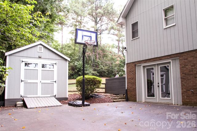 7947 Lakeview Drive, Denver, NC 28037