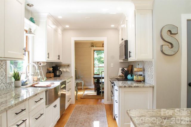 7947 Lakeview Drive, Denver, NC 28037